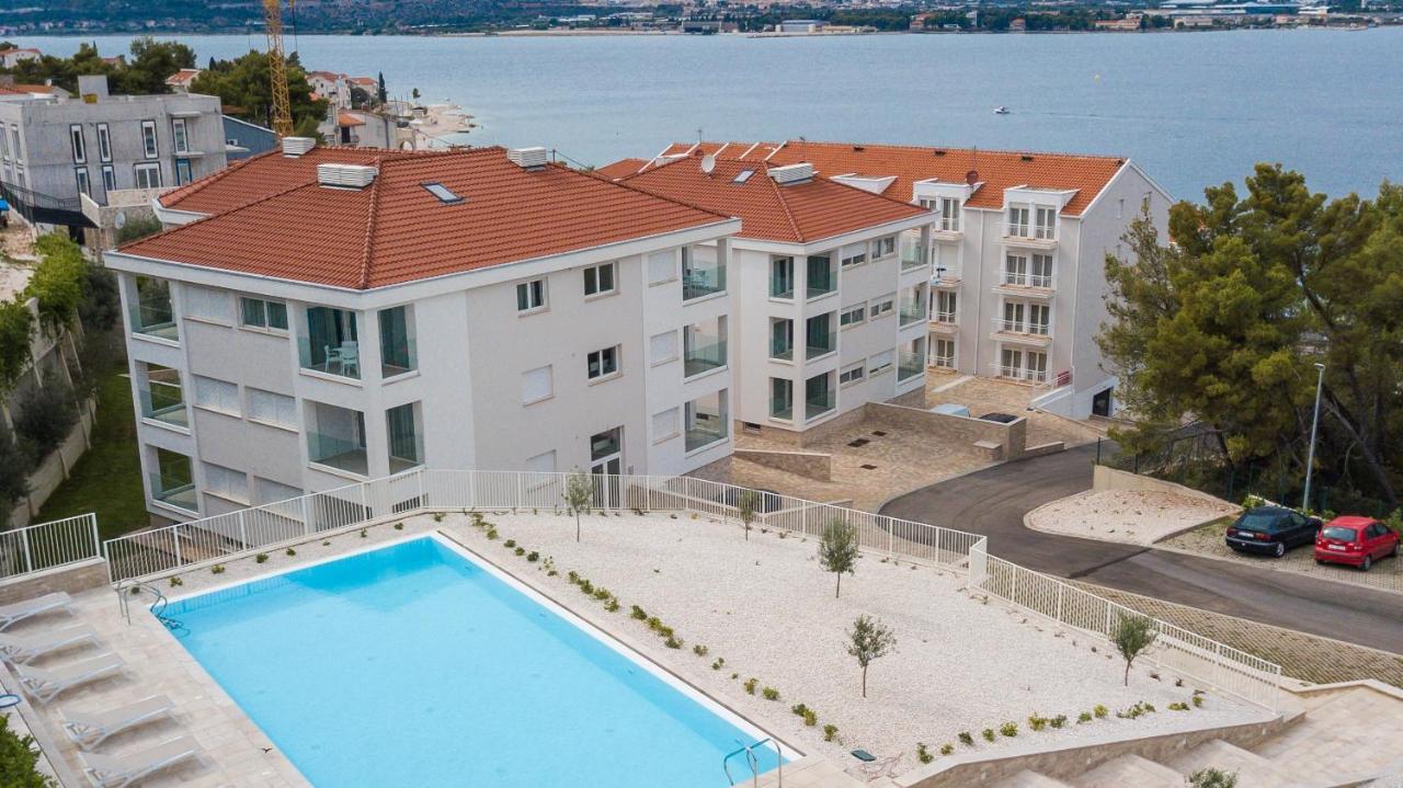 Malo More Resort Arbanija Eksteriør billede